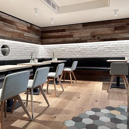 Berliner Hof Hotel 3*