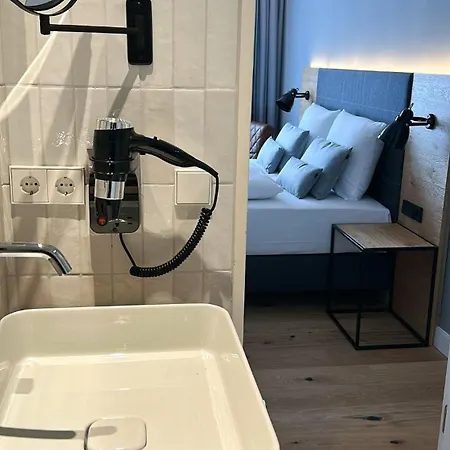 Hotel Berliner Hof By Coffee Fellows 3*