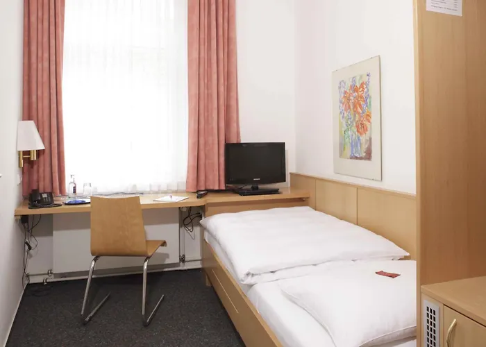 Hotel Berliner Hof By Coffee Fellows 3*